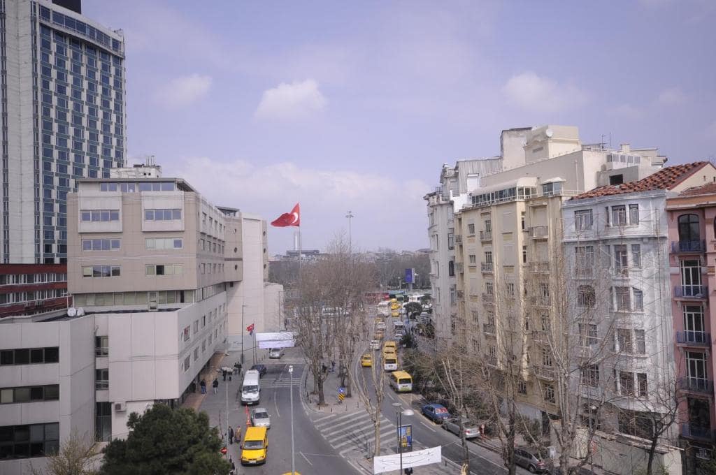 01-نمای-خیابان-هتل-4-ستاره-پارک-استار-استانبولStreet-Star-Hotel-Taksim.jpg