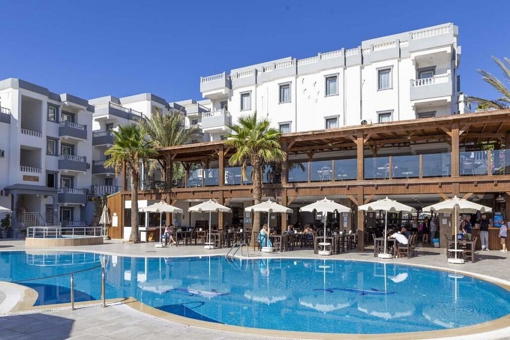 01 نما هتل 4 ستاره اسمارت هالیدی بدروم Smart Holiday Bodrum Hotel.jpg