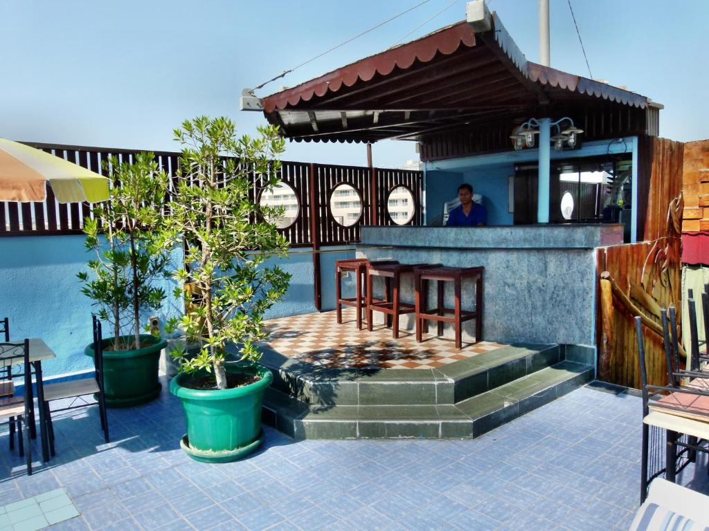 15-استخر-هتل-3-ستاره-گرند-می-فیر-دبی- Grand-Mayfair-Hotel-Pool.jpg