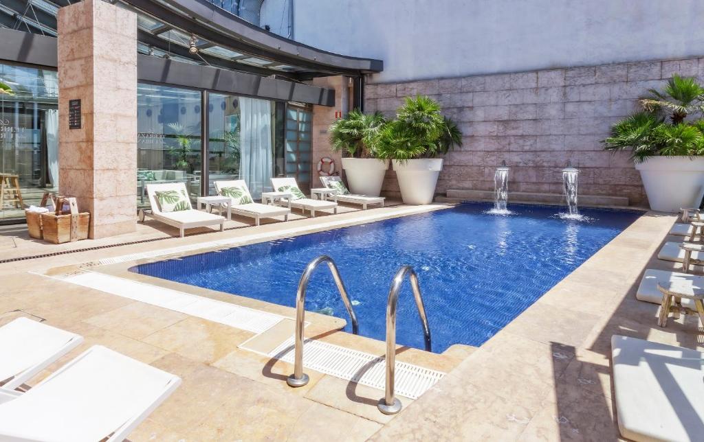 17 استخر هتل 4 ستاره اربن مادرید Hotel Urban Madrid, an SLH Hotel.jpg