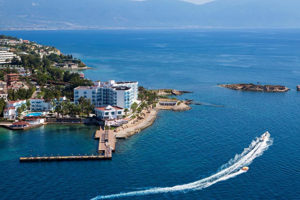 01 نما هتل 5 ستاره لو بلو اند ریزورت کوش آداسی Le Bleu Hotel & Resort Kusadasi.jpg