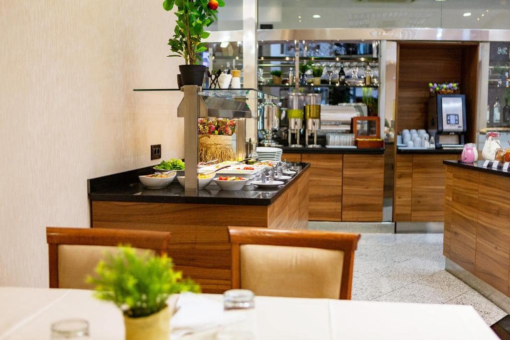 34-رستوران-هتل-3-ستاره-کینز-پارک-دبی- Kings-Park-Hotel-Dubai-Restaurant.jpg