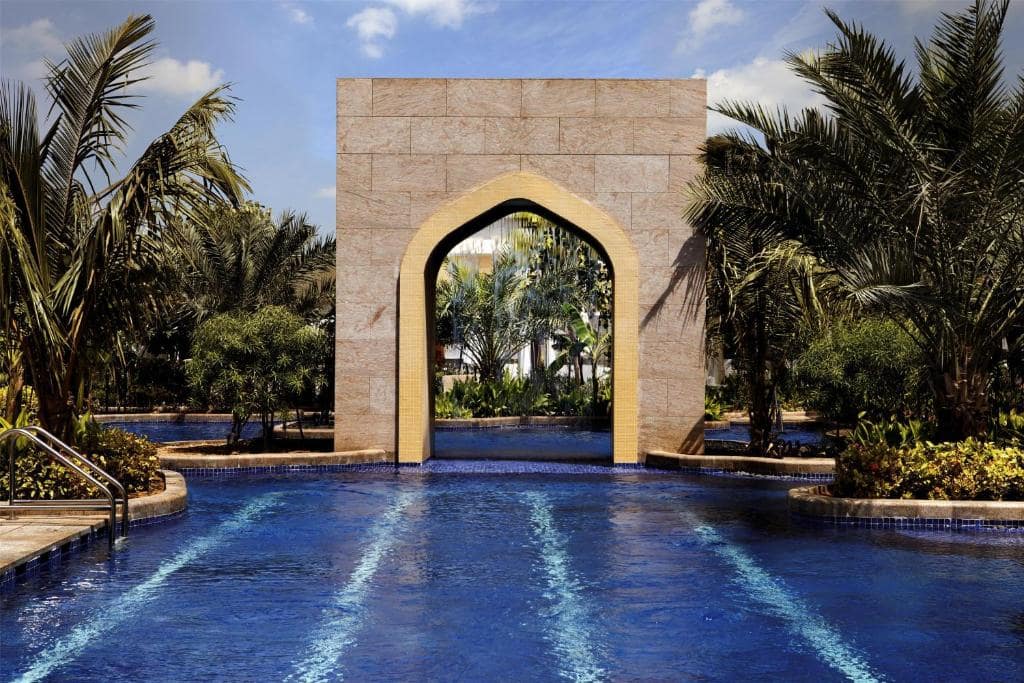 31-استخر-هتل-5-ستاره-کنراد-دبی- Conrad-Hotel-Dubai-Pool.jpg