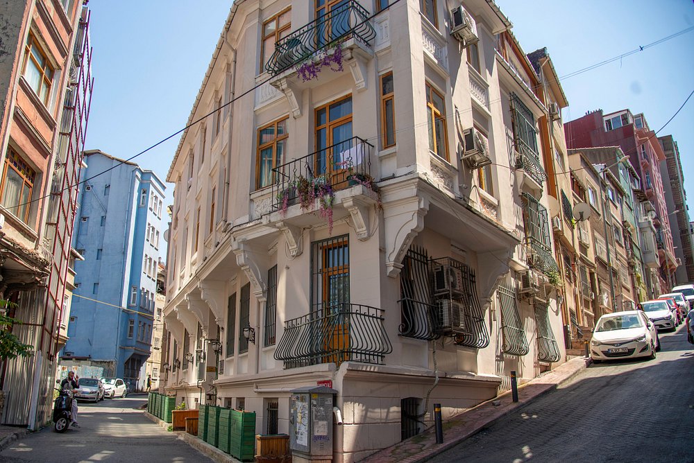 هتل-3-ستاره-امی-تکسیم-نمای-بیرون-Hotel-4-setare-Emmy-Taksim-Exterior2.jpg