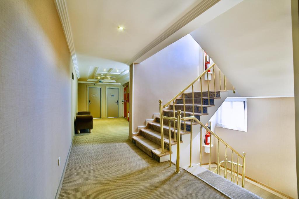 19-راهرو-Hotel-Grand-Emin-هتل-گرند-امین-استانبول.jpg