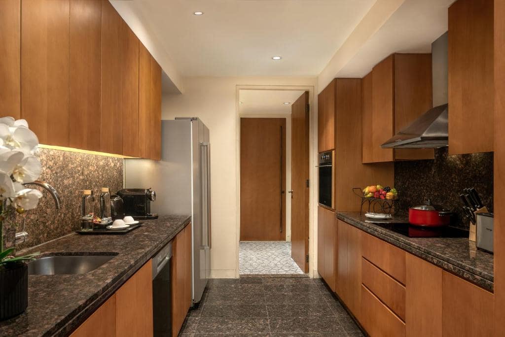 32-آشپزخانه-هتل-5-ستاره-د-اچ-دبی- The-H-Dubai-Kitchen.jpg