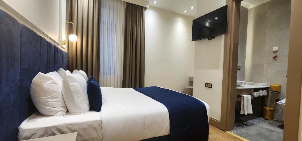 هتل-4-ستاره-تی-کی-تکسیم-استانبول-نمای-اتاق-Hotel-4-setere-Tk-taxim-Room4-min.jpg
