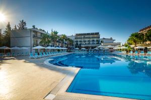 31-استخر-هتل-4-ستاره-الدار-گاردن-ریزورت-آنتالیا- Eldar-Garden-Resort-Antalya-Pool.jpg