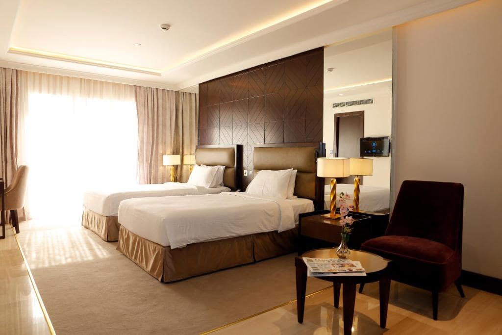 27-اتاق-هتل-5-ستاره-د-تاور-پلازا-دبی- The-Tower-Plaza-Hotel-Dubai-Room.jpg