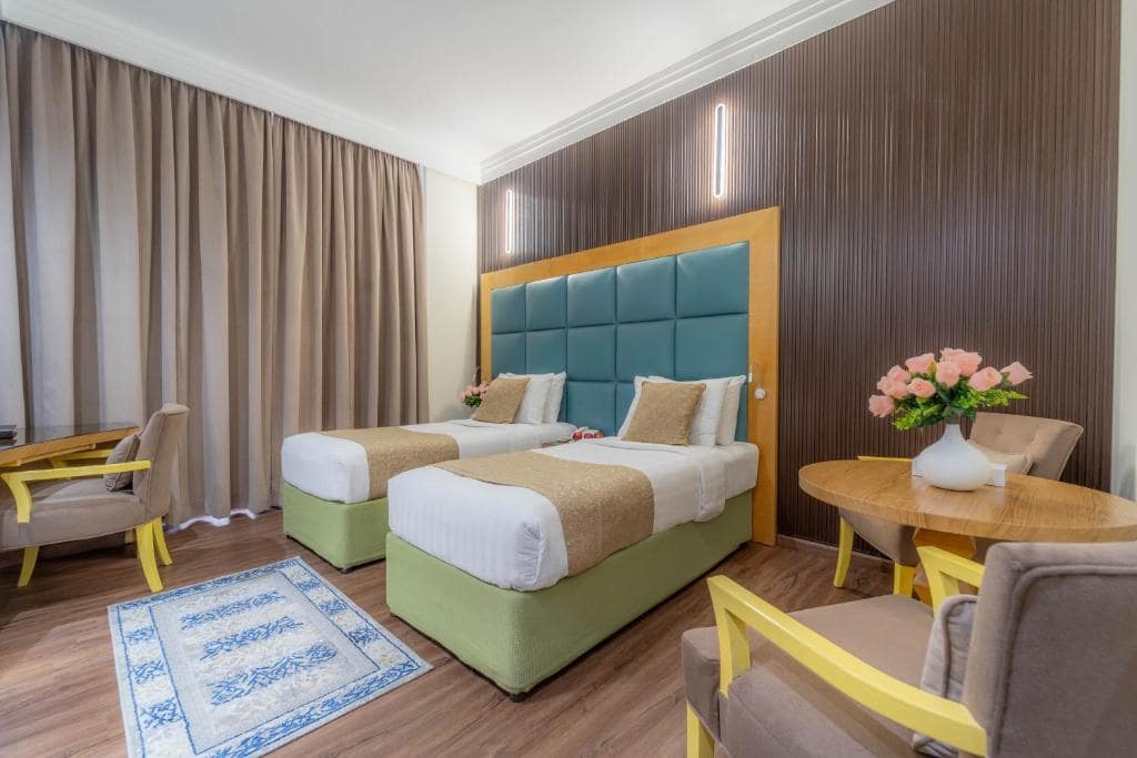 04-اتاق-خواب-هتل4-ستاره-د-لیلا-دبی- The-Leela-Hotel-Bedroom.jpg