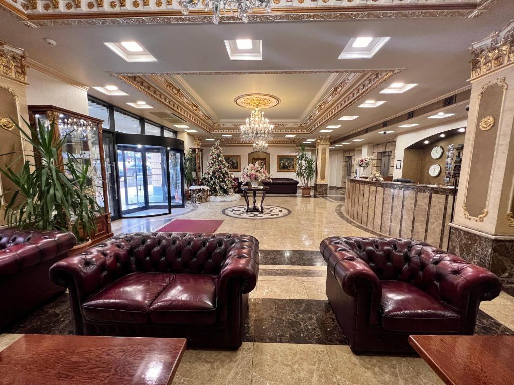 62 لابی هتل 4 ستاره رویال پلازا ایروان ارمنستان Royal Plaza Hotel Yerevan.jpg