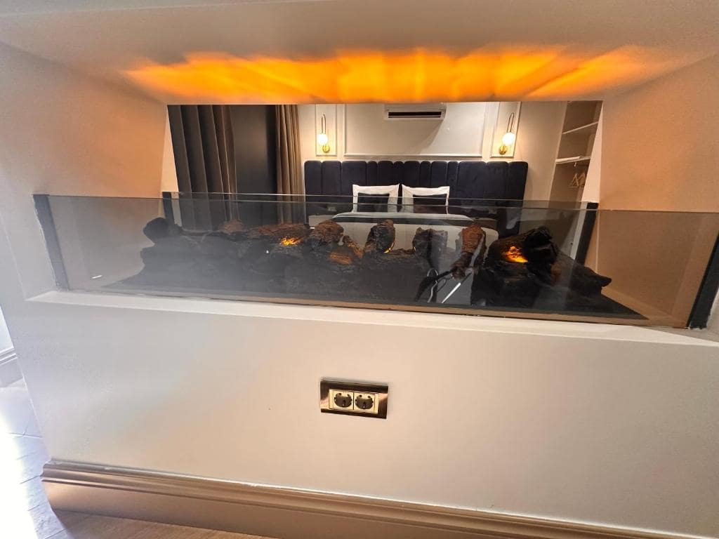 هتل-4-ستاره-تی-کی-تکسیم-استانبول-نمای-اتاق-Hotel-4-setere-Tk-taxim-Room32-min.jpg