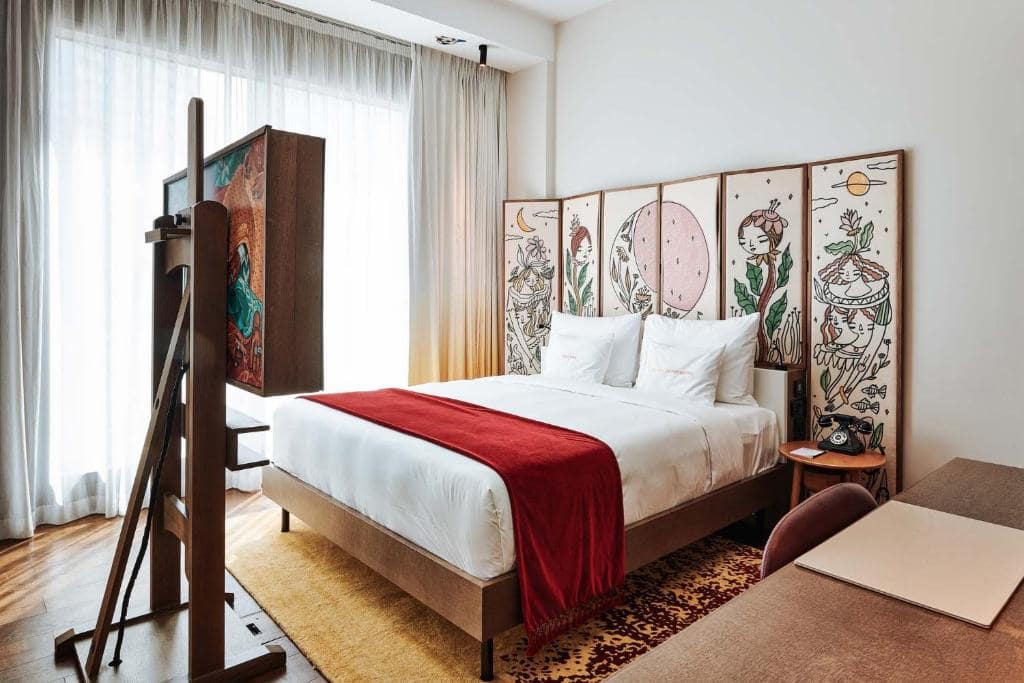 02-اتاق-خواب-هتل-5 ستاره-25-ساعت-وان-سنترال-دبی-25Hours-Hotel-Dubai-One-Central-Bedroom.jpg