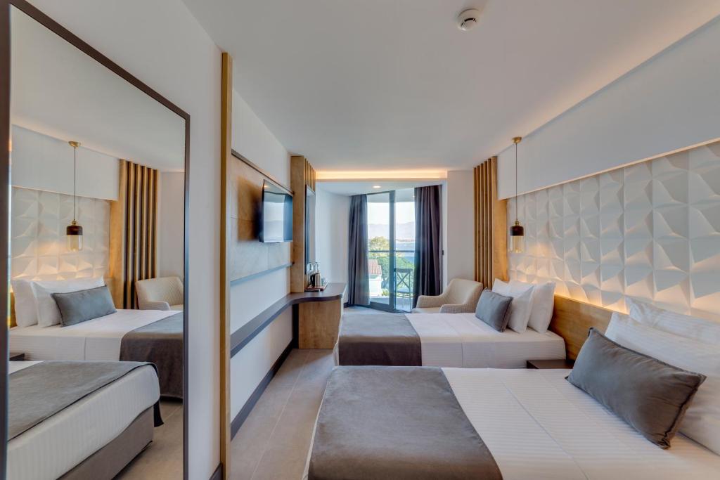 04 اتاق هتل 5 ستاره سیگنیچر بلو ریزورت کوش آداسی Signature Blue Resort Kusadasi.jpg