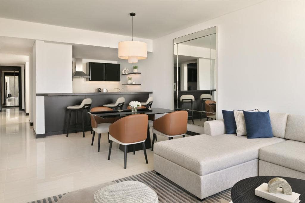 08-اتاق-هتل-5-ستاره-شرایتون-گرند-دبی Sheraton-Grand-Hotel-Dubai-Room-.jpg