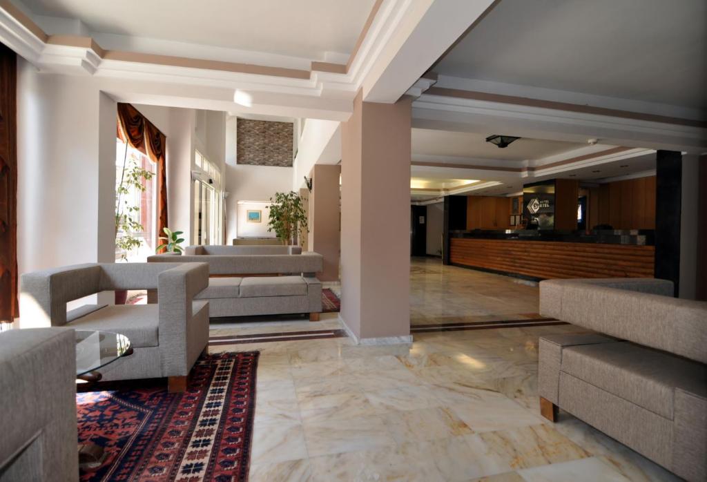 15 لابی هتل 3 ستاره سورتل کوش آداسی Surtel Hotel Kusadasi.jpg