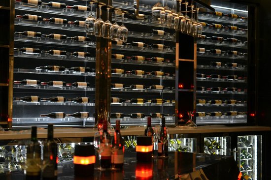 28-بار-هتل-5-ستاره-کراون-پلازا-روهینی-دهلی-Crowne-Plaza-Delhi-Rohini-Hotel.jpg