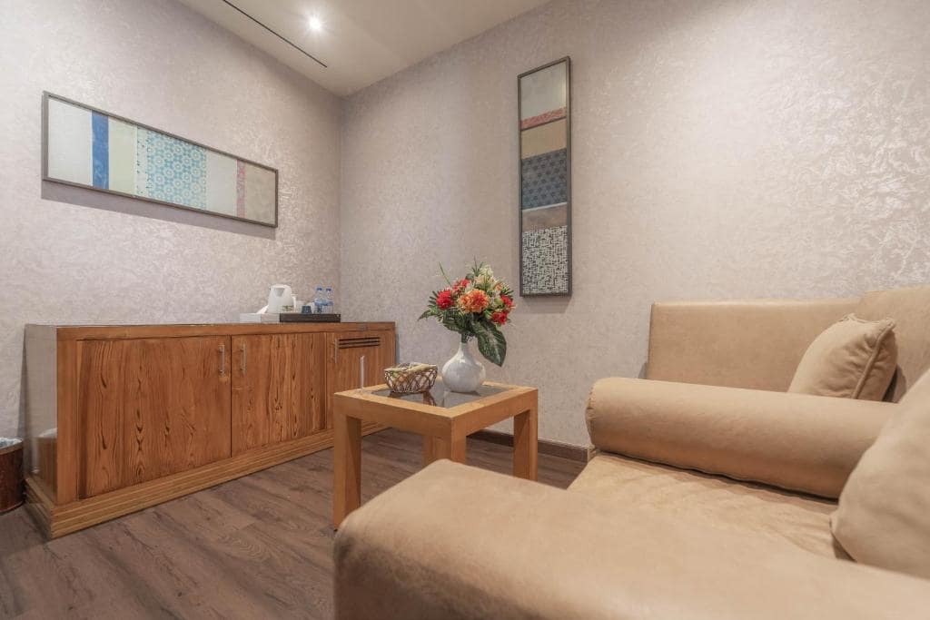 15-اتاق-خواب-هتل4-ستاره-د-لیلا-دبی- The-Leela-Hotel-Bedroom.jpg