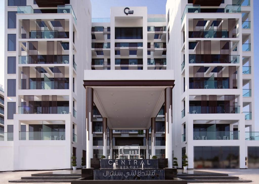 03-نمای-هتل-5-ستاره-سی-سنترال-ریزورت-د-پالم-دبی- C-Central-Resort-Palm-Hotel-Dubai-View.jpg