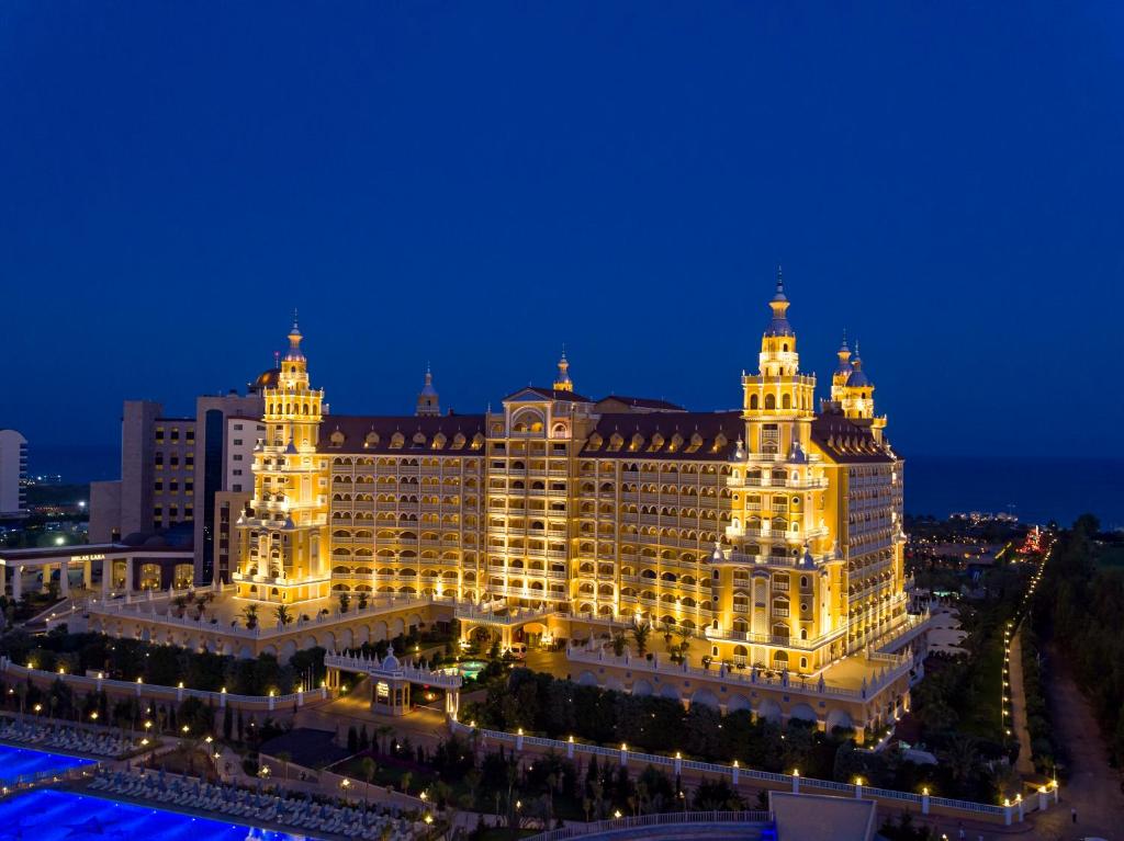 02-نمای-هتل-5-ستاره-رویال-تاورز-لارا-آنتالیا Royal-Towers-Lara-Hotel-Antalya-View-.jpg