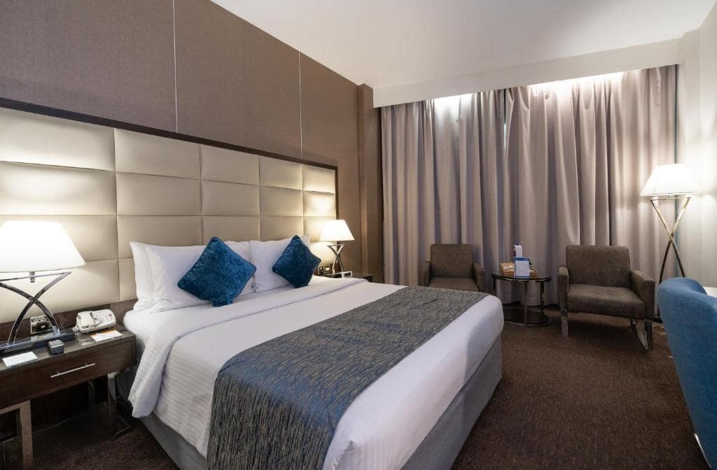 07-اتاق-خواب-هتل-3-ستاره-هاوارد-جانسون-بر-دبی- Howard-Johnson-Bur-Dubai-Bedroom.jpg