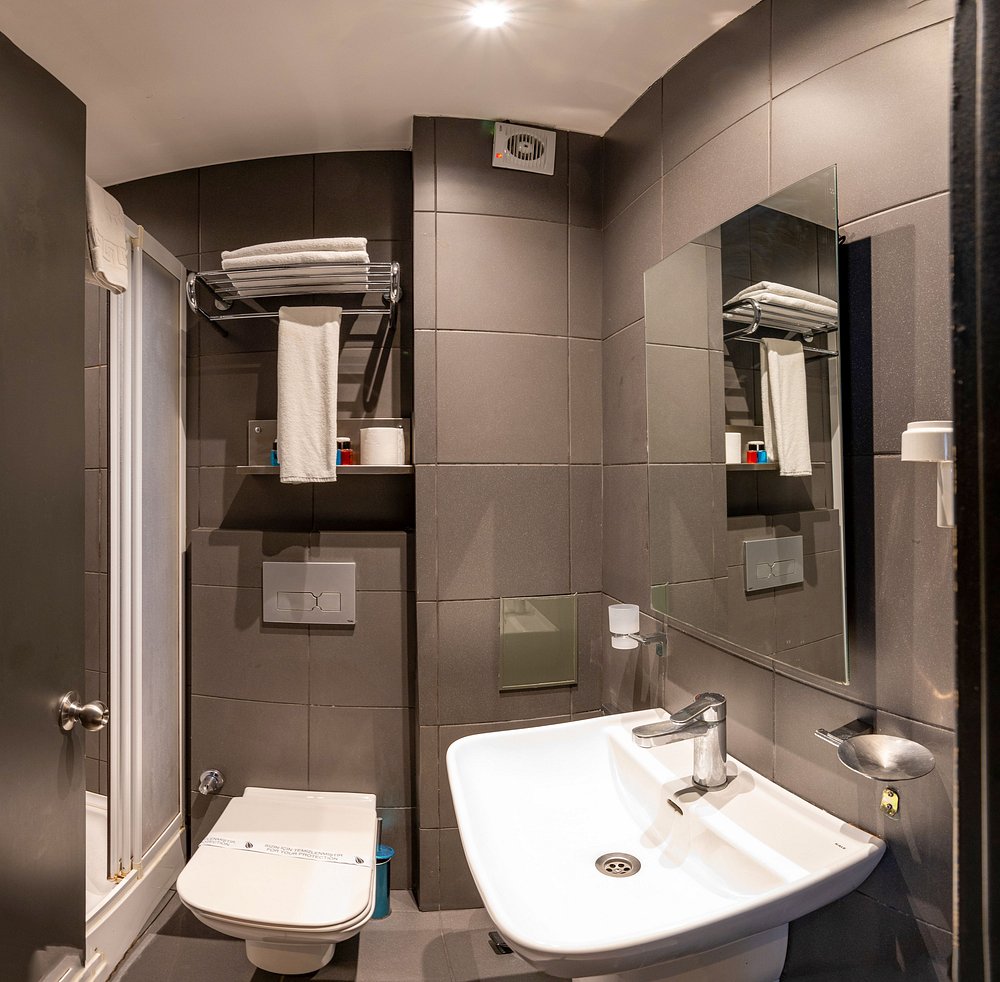 01-هتل-اسپا-4-ستاره-تولیپ-سیتی-استانبول-نمای-سرویس بهداشتی-Basroom-Hotel-Espa-4-Setare-Tulip-City-Istanbul.jpg