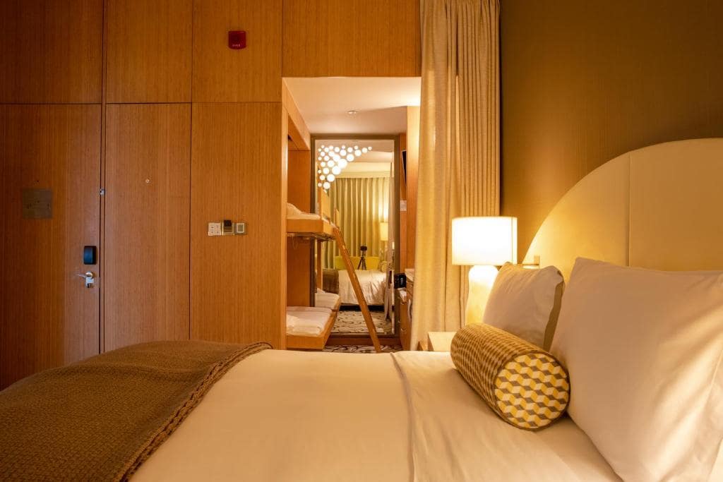16-اتاق-خواب-هتل-5-ستاره-سوفیتل-داون-تاون-دبی-Sofitel-Dubai-Down-Town-View-Bedroom.jpg