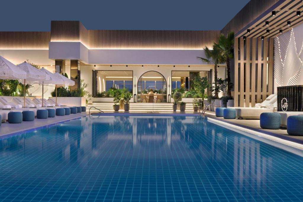 29-استخر-هتل-5-ستاره-شرایتون-گرند-دبی Sheraton-Grand-Hotel-Dubai-Pool-.jpg