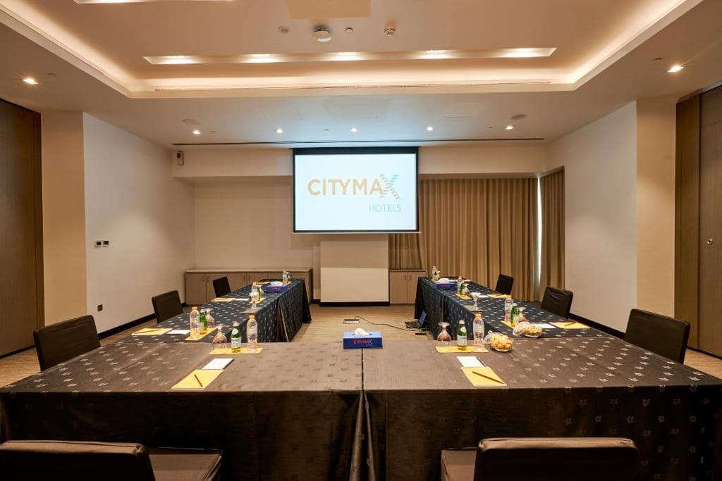 30-اتاق-کنفرانس-هتل-4-ستاره-سیتی-مکس-بیزینس-بی-دبی-City-Max-Business-Bay-Dubai-Conference-Room.jpg