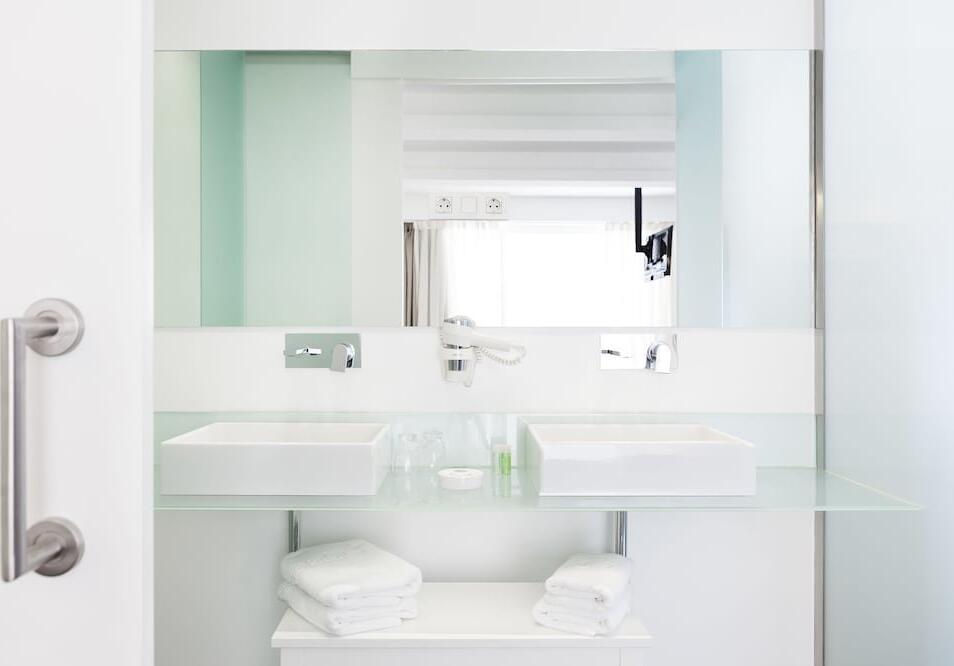 17-سرویس-هتل-دو-ستاره-آرتریپ-مادرید-Artrip-Hotel-Madrid.jpg