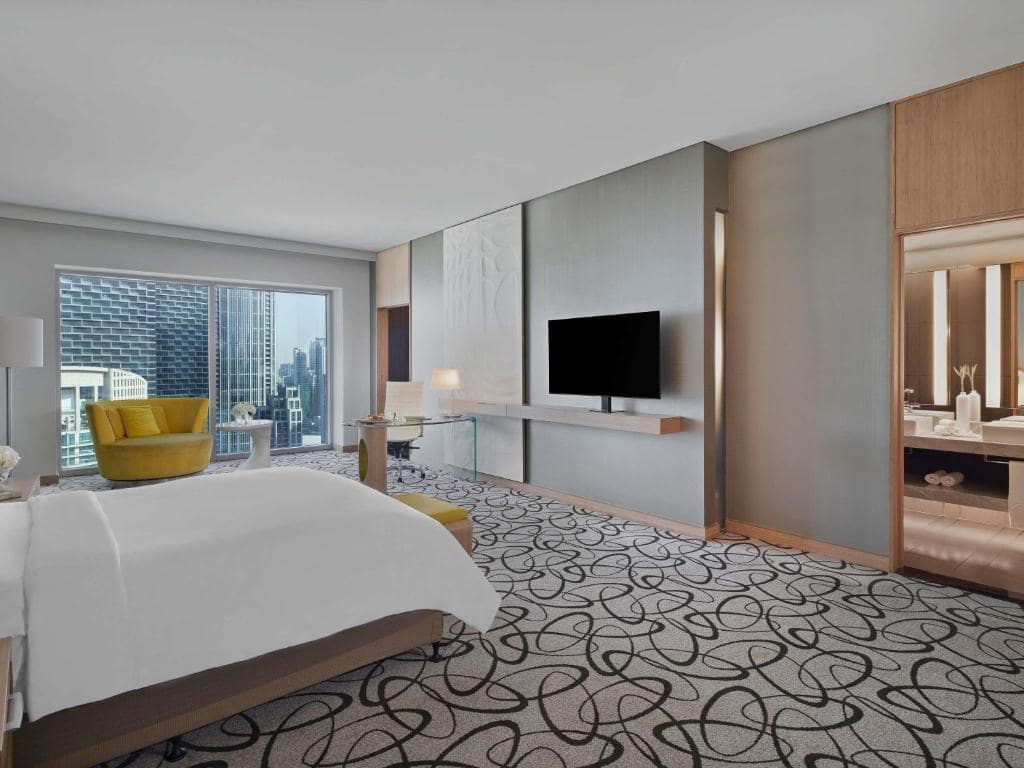 22-اتاق-خواب-هتل-5-ستاره-سوفیتل-داون-تاون-دبی-Sofitel-Dubai-Down-Town-View-Bedroom.jpg