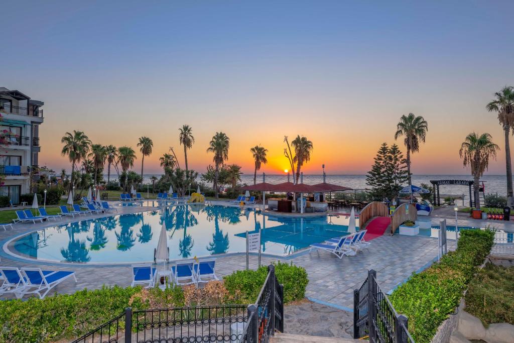 08-استخر-هتل-5-ستاره-آرماس-لابادا-بیچ-آنتالیا- Armas-Labada-Beach-Hotel-Pool.jpg