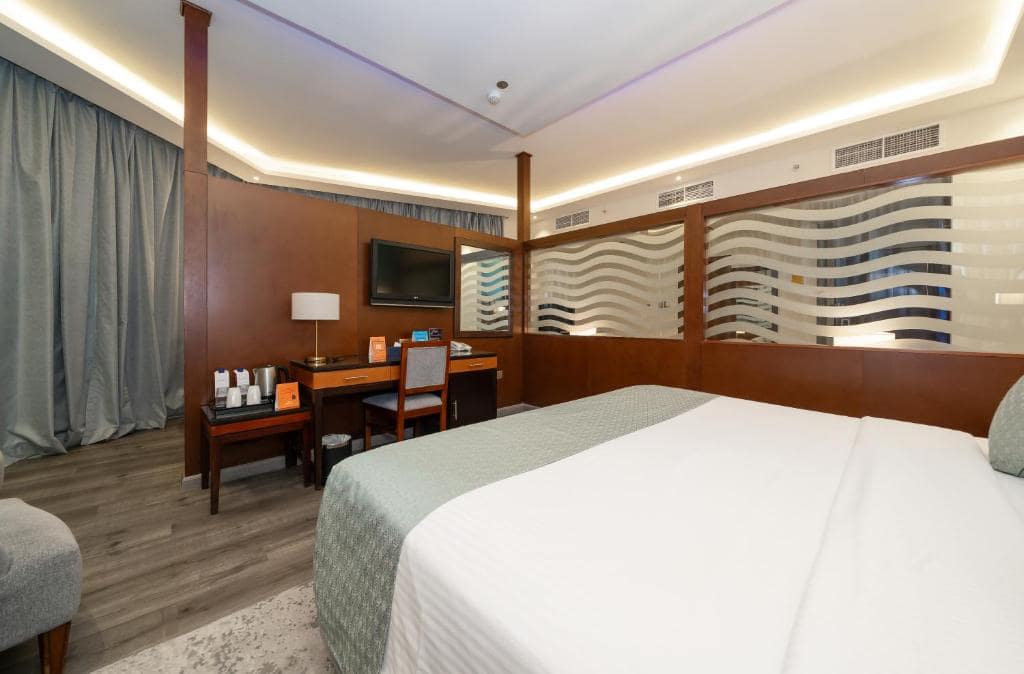 16-اتاق-خواب-هتل-3-ستاره-هاوارد-جانسون-بر-دبی- Howard-Johnson-Bur-Dubai-Bedroom.jpg