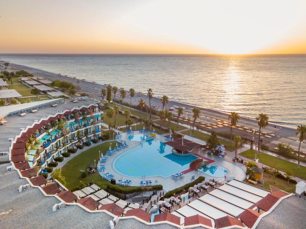 18-ساحل-هتل-5-ستاره-آرماس-لابادا-بیچ-آنتالیا- Armas-Labada-Beach-Hotel-Beach.jpg