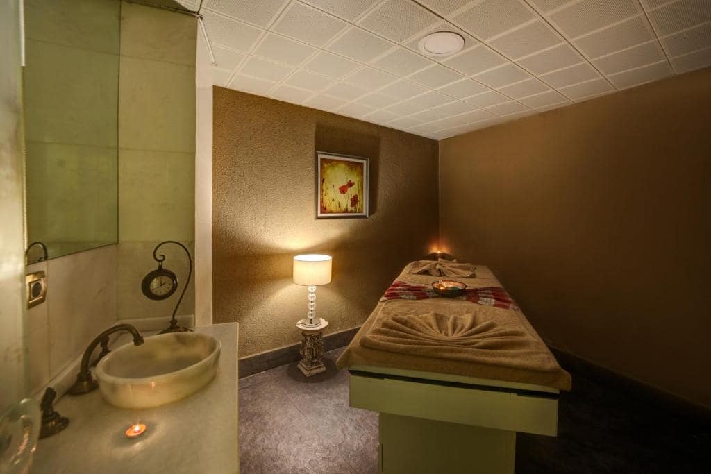 04-نمای-اسپا-هتل-4-ستاره-وایت-مونارچ-استانبول-Spa-Hotel-4-Setare-White-Monarch-Istanbul.jpg