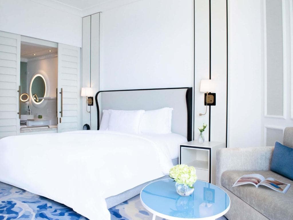 19-اتاق-خواب-هتل-5-ستاره-سوفیتل-جمیرا-بیچ- View Sofitel-Dubai-Jumeirah-Beach-Bedroom.jpg