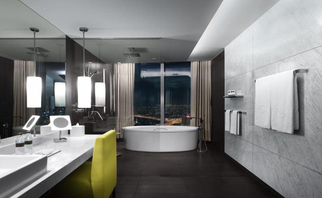 36-سرویس-بهداشتی-هتل-5-ستاره-سوفیتل-داون-تاون-دبی-Sofitel-Dubai-Down-Town-View-Bathroom.jpg