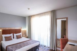 11-اتاق-هتل-4-ستاره-فور-ریزورت-اند-اسپا-آنتالیا- Fore-Resort-&-Spa-Hotel-Antalya-Room.jpg