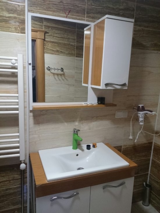 15-سرویس-بهداشتی-هتل-3-ستاره-کروان-وان- Kervan-Hotel-Van-Bathroom.jpeg