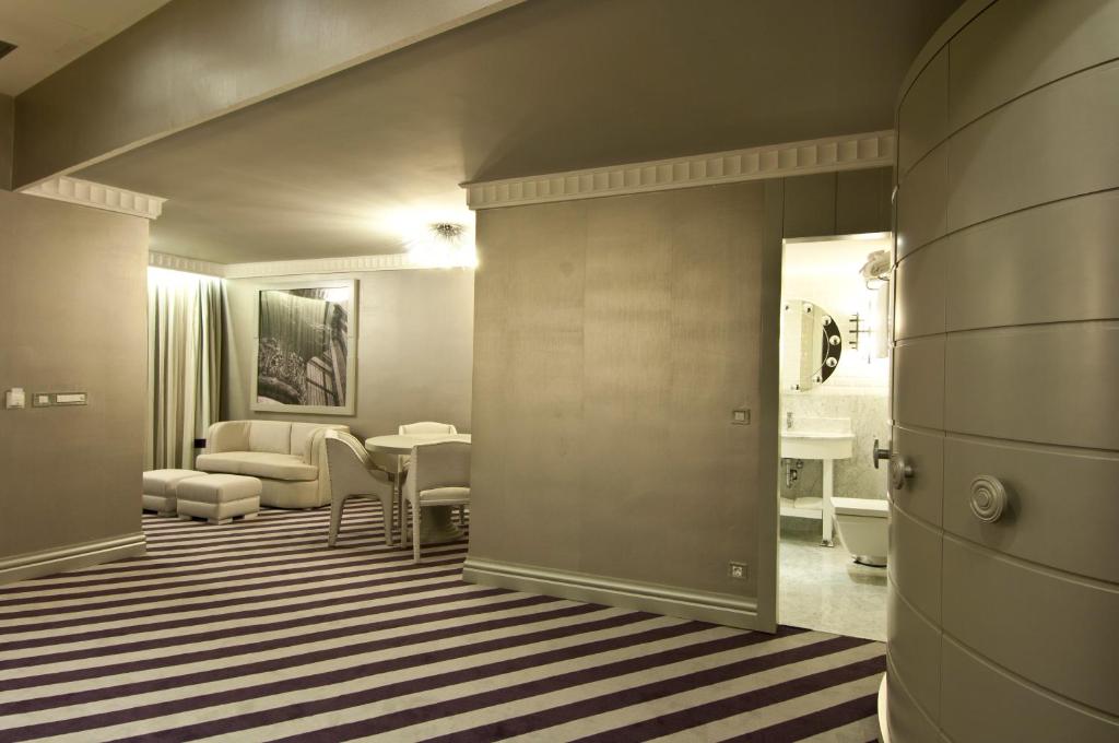 03-اتاق-Taxim-Hill-Hotel-Istanbul-هتل-تکسیم-هیل-استانبول.jpg