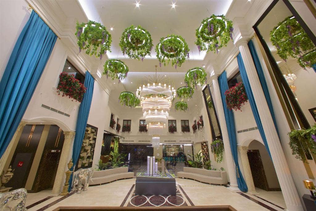 02-نمای-لابی-هتل-5-ستاره-رامادا-بای-ویندهام-مرتر-استانبول-Hotel-5-setare-Wyndham-Lobby-Istanbul-min.jpg
