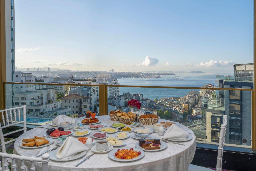 13-بالکن-Taxim-Hill-Hotel-Istanbul-هتل-تکسیم-هیل-استانبول.jpg