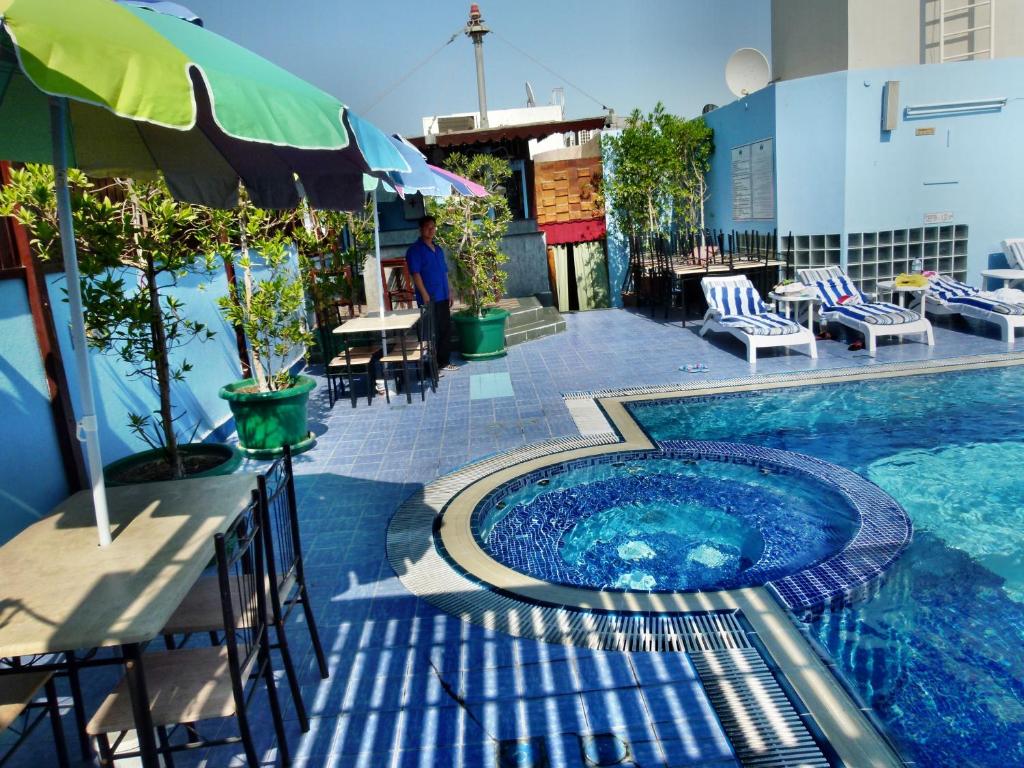 16-استخر-هتل-3-ستاره-گرند-می-فیر-دبی- Grand-Mayfair-Hotel-Pool.jpg