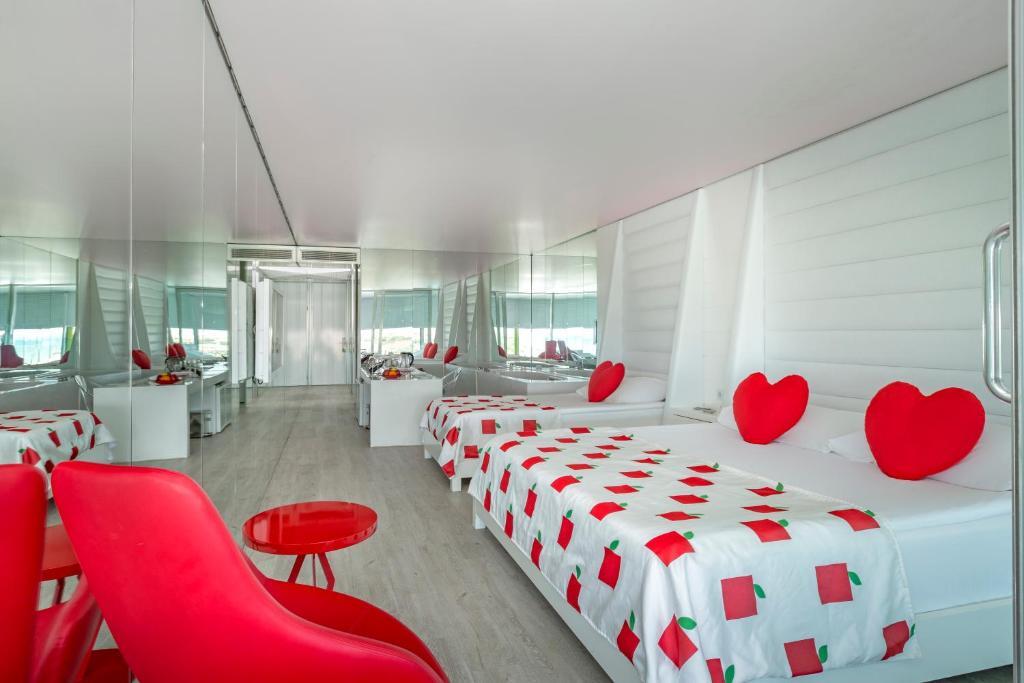 24 اتاق هتل 5 ستاره آدم و حوا آنتالیا Adam & Eve Hotel Antalya.jpg