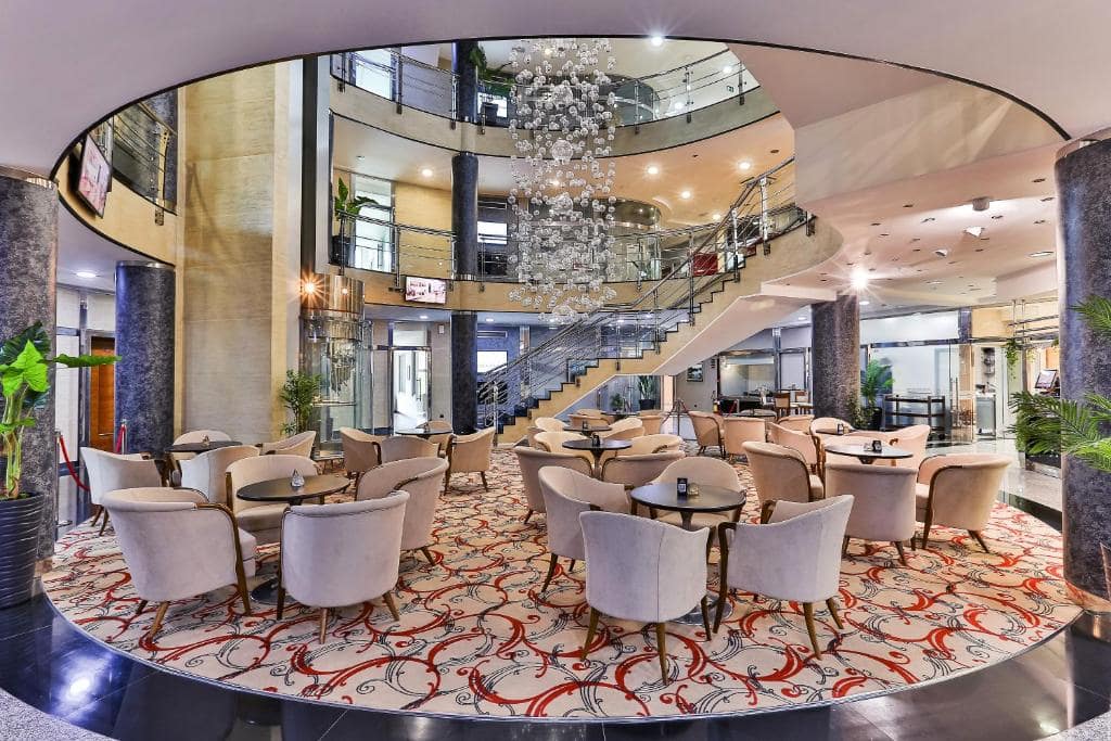 25-محوطه-هتل-3-ستاره-کینز-پارک-دبی-Kings-Park-Hotel-Dubai-Grounds.jpg