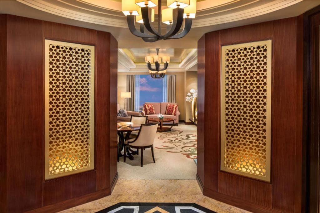 22-اتاق-هتل-5-ستاره-کنراد-دبی- Conrad-Hotel-Dubai-Room.jpg