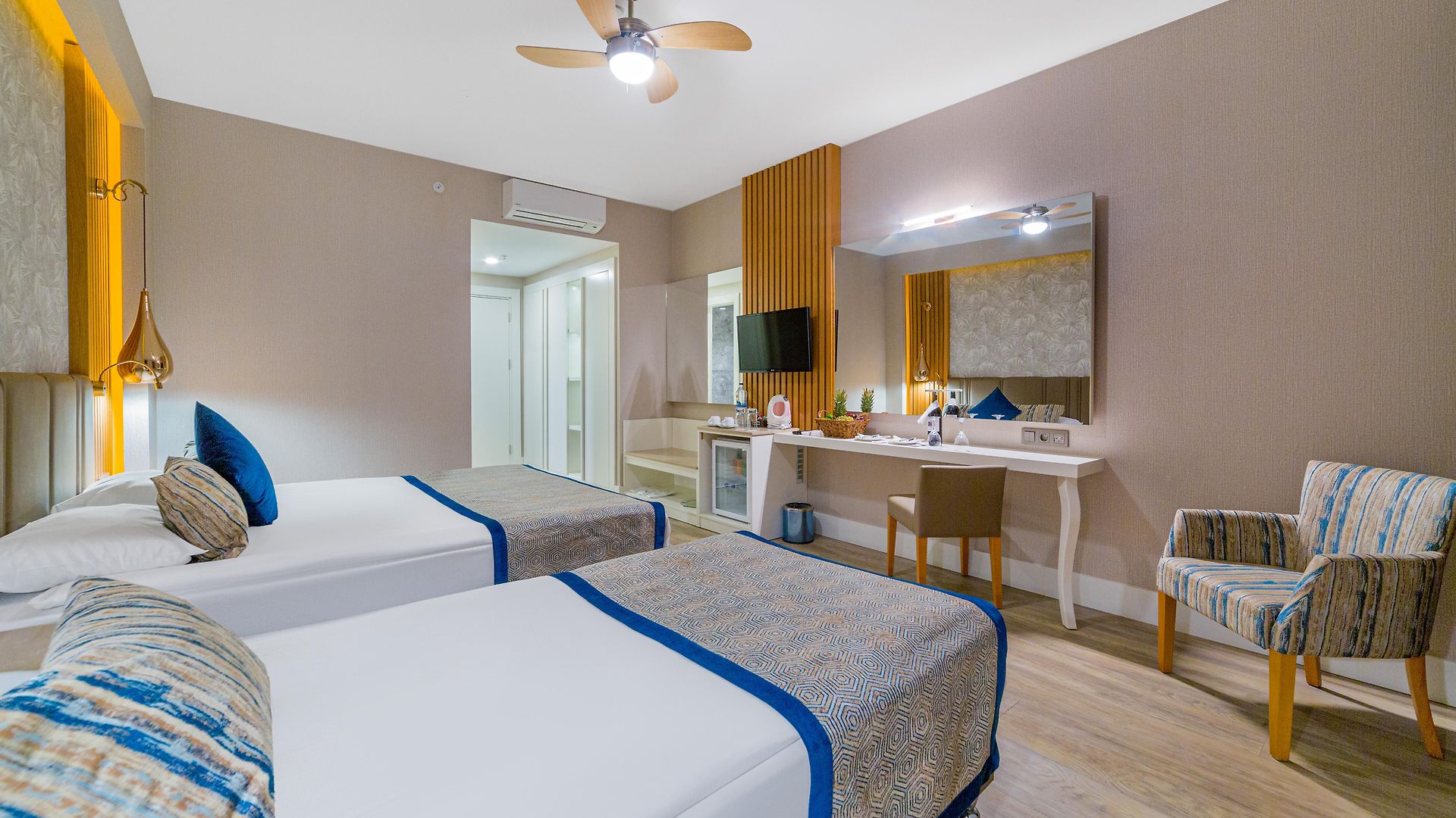 27 اتاق هتل 5 ستاره جاستینیانو دلوکس ریزورت آنتالیا Justiniano Deluxe Resort Hotel Antalya.jpg
