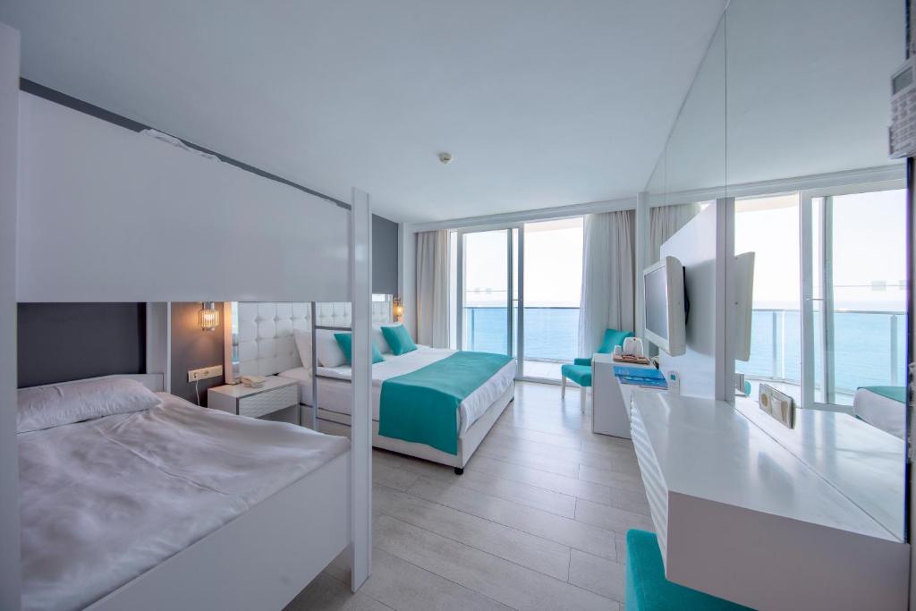 05 اتاق هتل 5 ستاره لو بلو اند ریزورت کوش آداسی Le Bleu Hotel & Resort Kusadasi.jpg