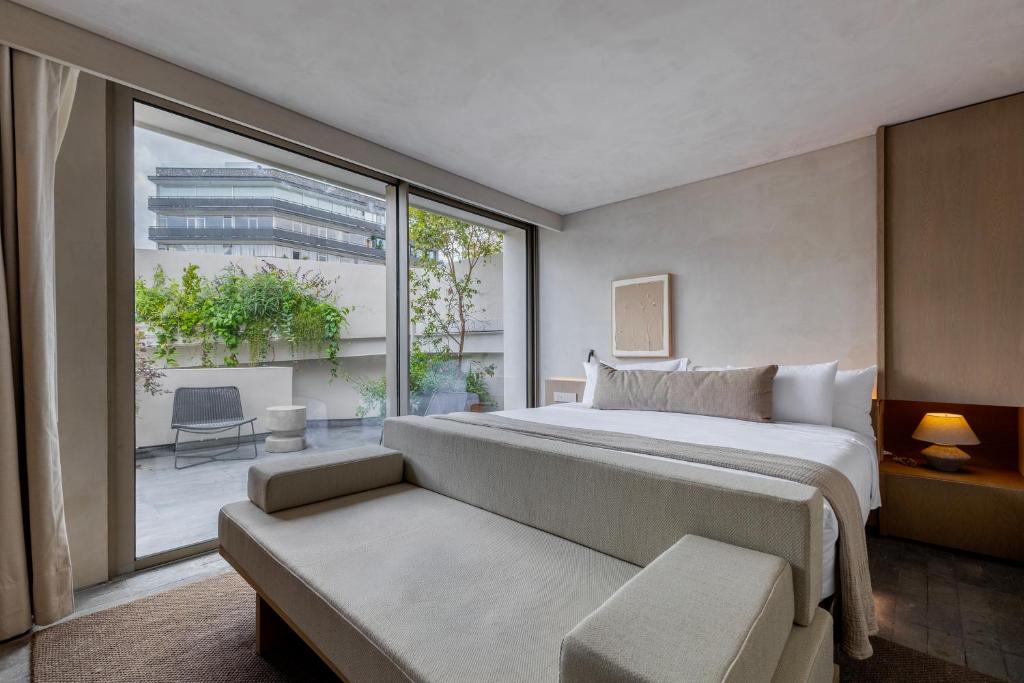 01-اتاق-هتل-لا-مارتین-استانبول-Lamartine-Hotel-.jpg