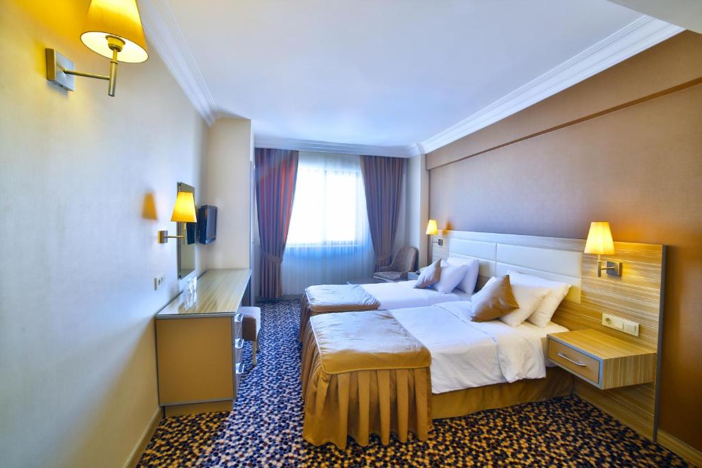 10-اتاق-Hotel-Grand-Emin-هتل-گرند-امین-استانبول.jpg